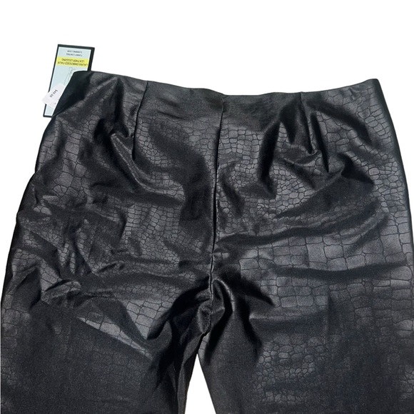 ✅Intro Tummy Control High Pull-On Stretch Faux Leather Crocodile Print Legging - Picture 4 of 8
